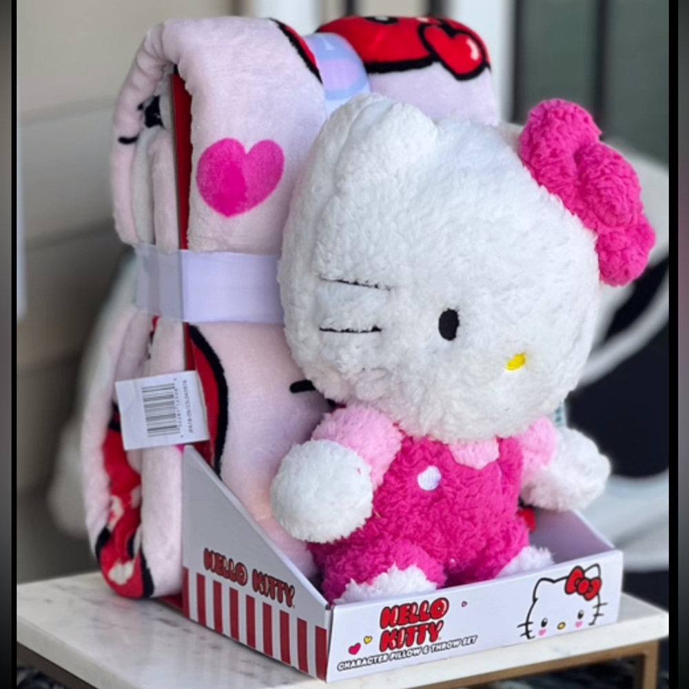 Valentines Hello Kitty Plush and Blanket Set